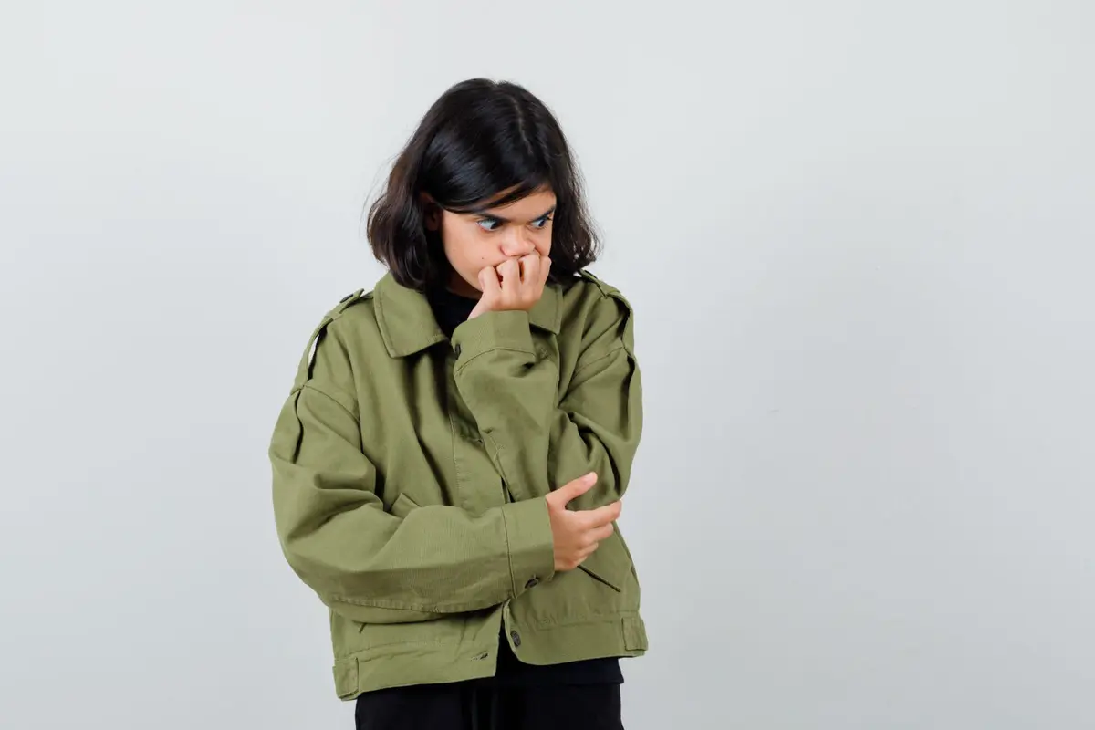 Bukan Hanya Bilang ‘Tenang, ya’: 8 Cara Ilmiah Menenangkan Anak yang Cemas [Dok/freepik.com]