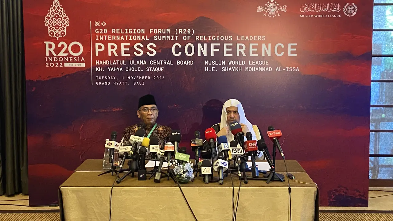 Ketua Umum Pengurus Besar Nahdlatul Ulama (PBNU) Yahya Cholil Staquf dan Perwakilan Muslim World League (MWL) atau Liga Muslim Dunia