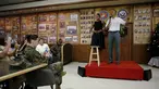 Presiden AS Barack Obama bersama ibu negara Michelle Obama memberikan pidato kepada anggota Marine Corps Base Hawaii saat resepsi Natal di Kaneohe Bay, Hawaii (25/12/2015). (REUTERS/Jonathan Ernst)