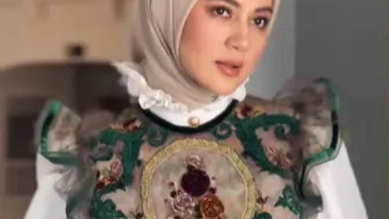 Pesona Paula Verhoeven di 8th Anniversary MS Glow, Anggun dalam Balutan Modest Fashion