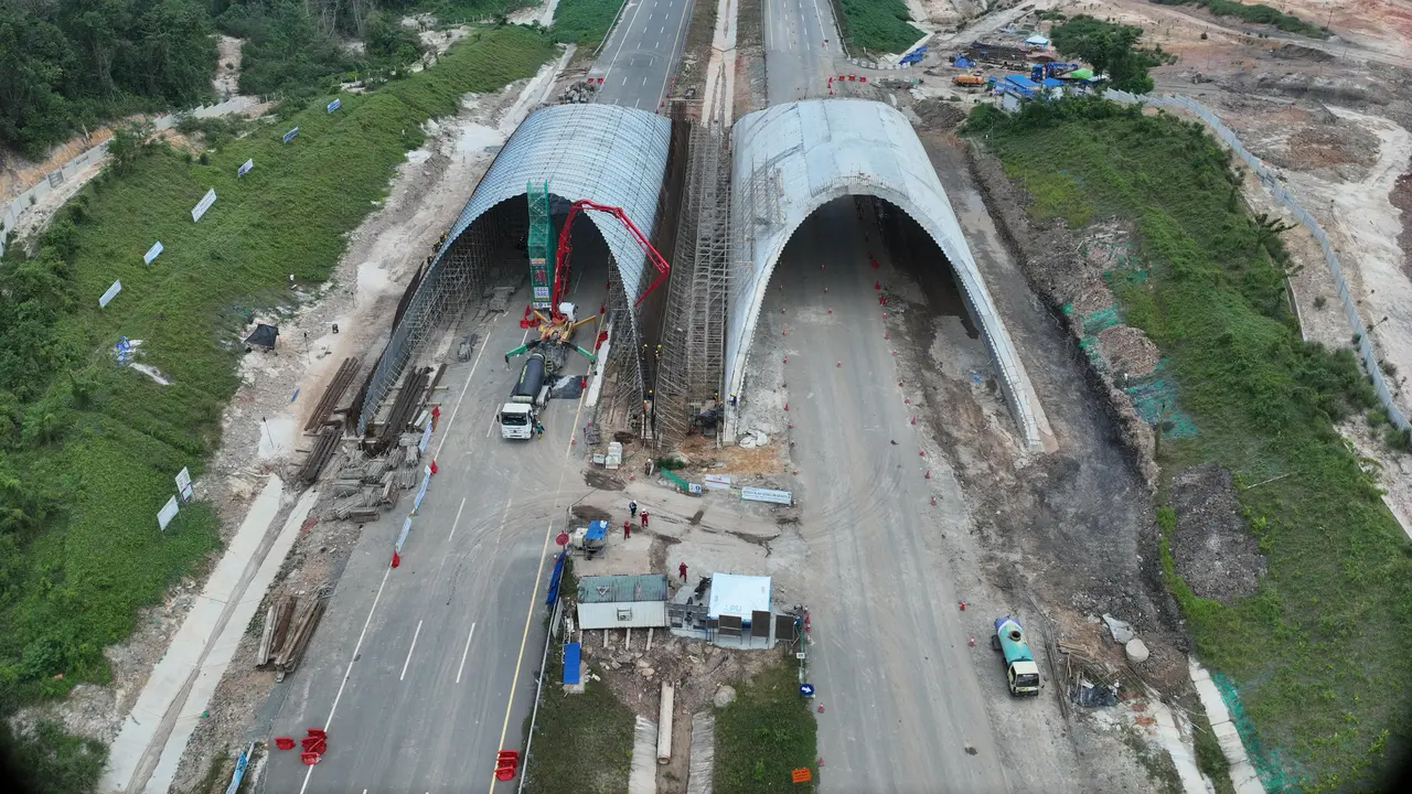 PT Waskita Karya (Persero) Tbk tengah membangun jembatan satwa di sekitar Tol IKN Seksi 3B Segmen KKT Kariangau-Simpang. (Foto:Waskita Karya)