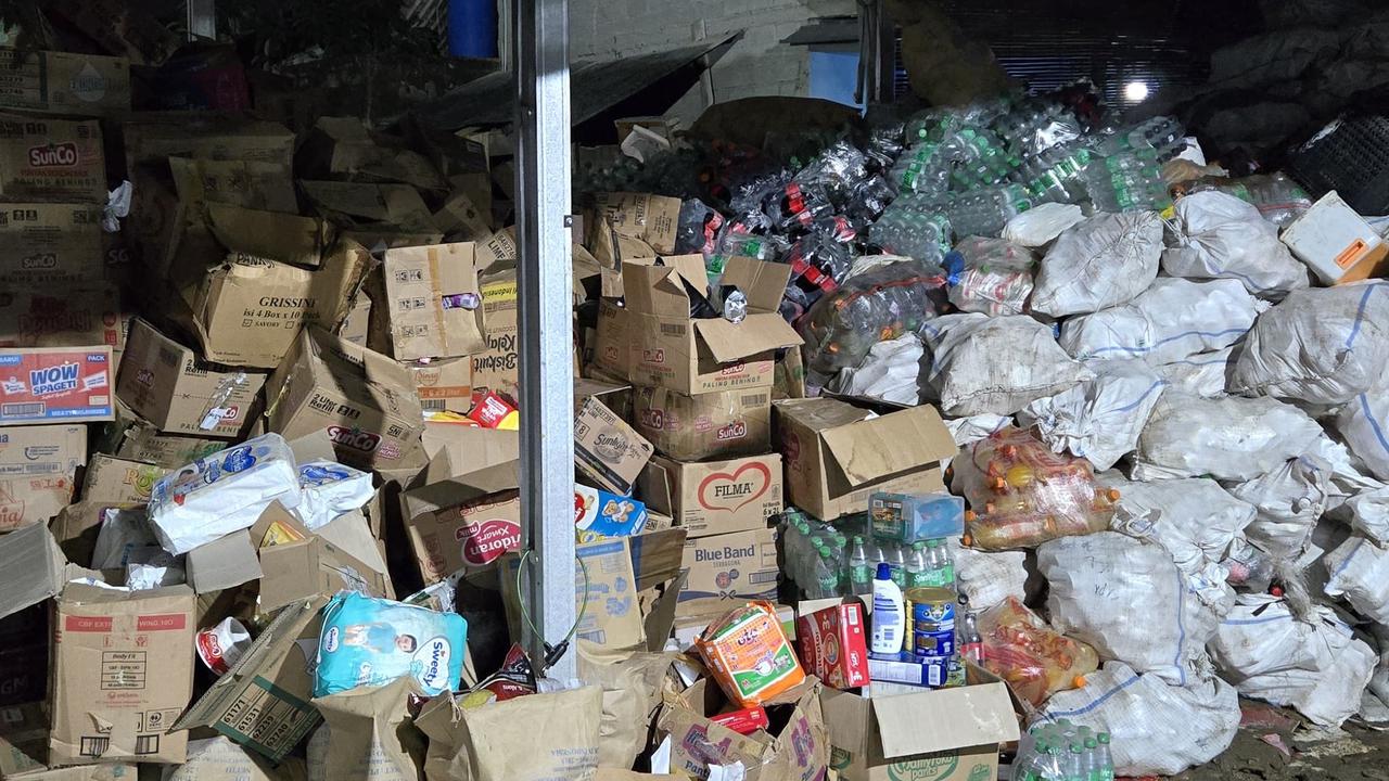 barang bukti produk makanan kedaluwarsa diedarkan ulang satpol pp