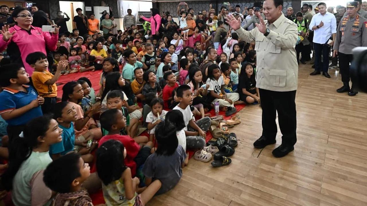 Prabowo tinjau pengungsian korban banjir sumatera