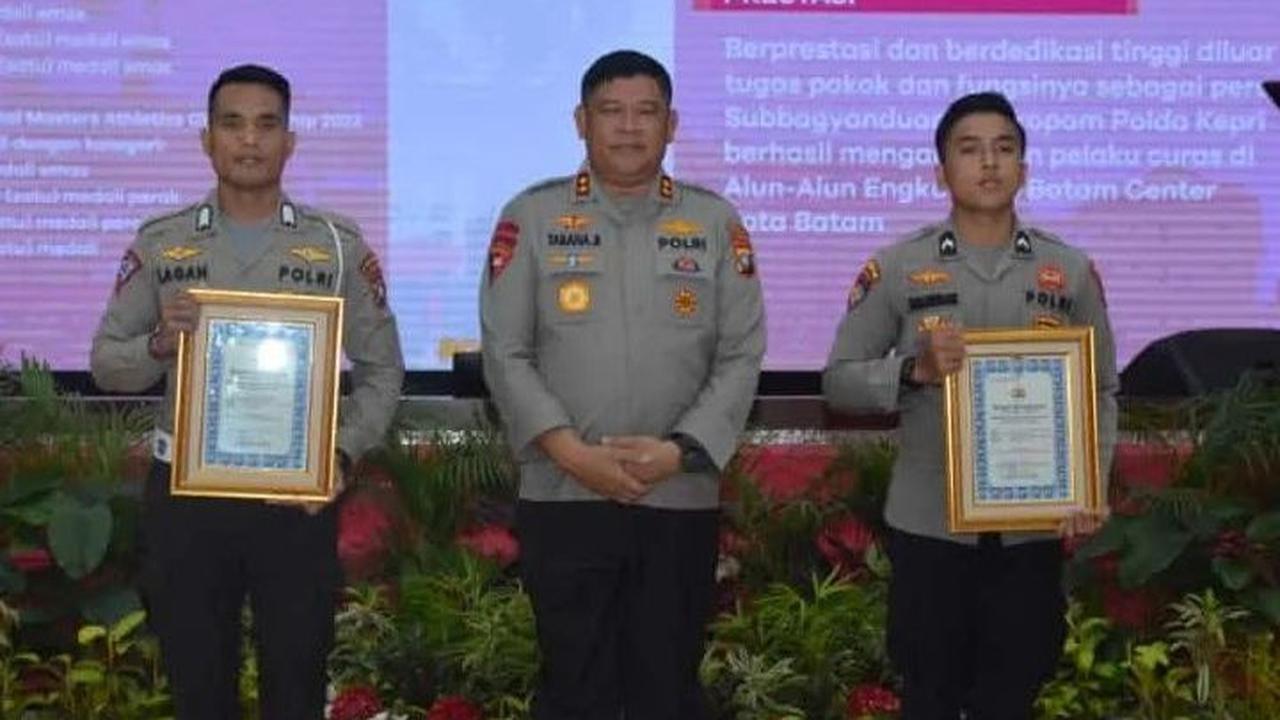 Selain itu, dirinya juga mendapat penghargaan dari Kapolda Kepulauan Riau Irjen Pol Tabana Bangun berkat dua prestasinya terdahulu di Malaysia dan Yogyakarta.