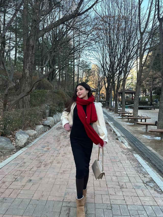 7 Potret Lea Ciarachel Liburan Ke Korea Selatan, Tampil Menawan Pakai Hanbook