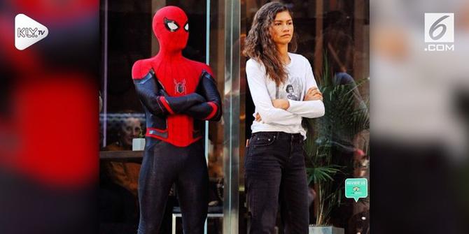 VIDEO: Tom Holland Pamer Kostum Baru Spider-Man