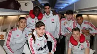 James Garner (belakang dua dari kanan) ikut menjalani training camp Manchester United (MU) di Dubai. (Twitter Man Utd)