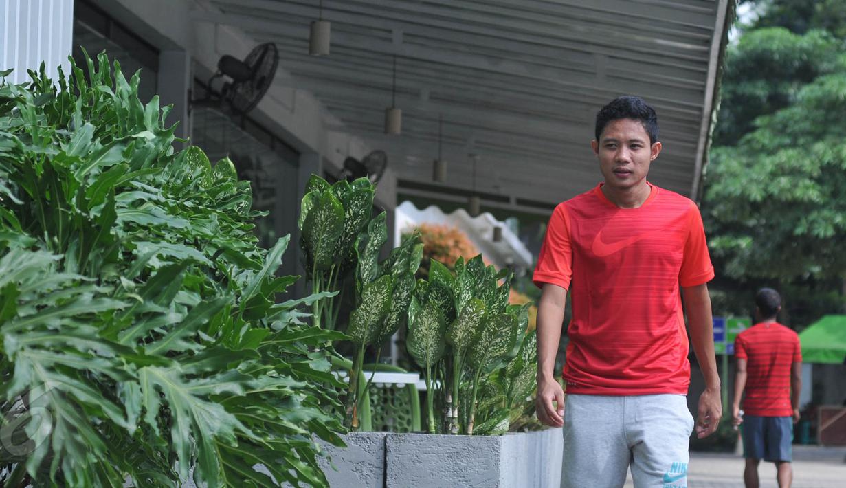 Evan Dimas mengaku bingung akun palsu Twitter yang mengatasnamakan dirinya lebih banyak di follow daripada akun asli miliknya, Jakarta, Kamis (28/5/2015). (Liputan6.com/Herman Zakharia)