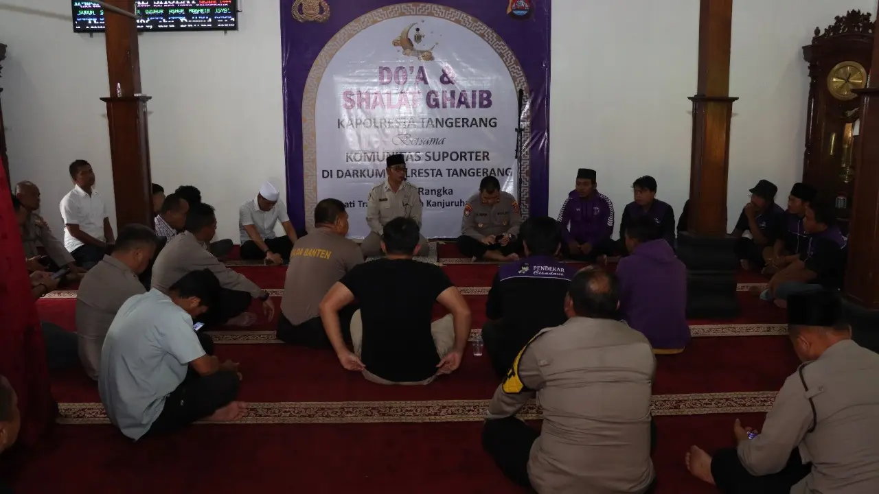 Aksi solidaritas untuk Tragedi Kanjuruhan