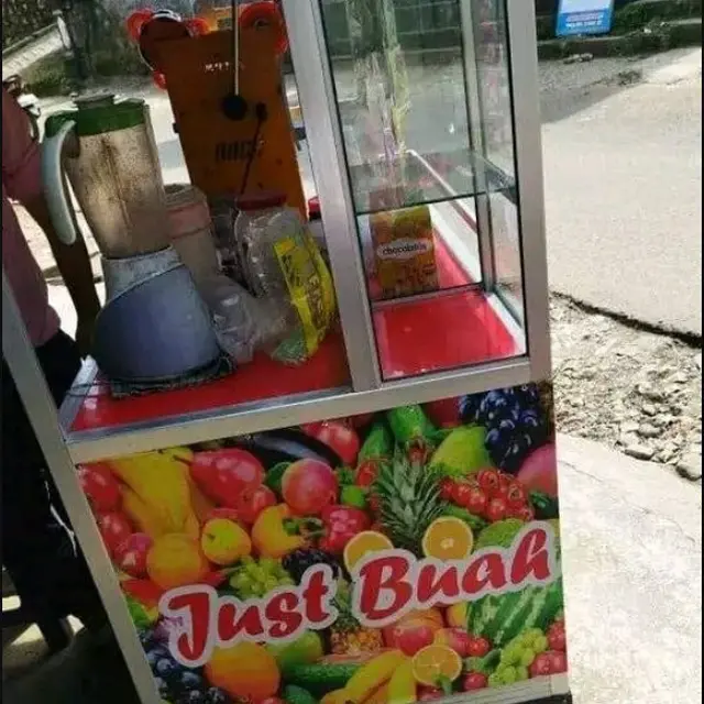 6 Tulisan Typo di Gerobak Jualan Minuman Ini Bikin Pembeli Mikir Dua Kali