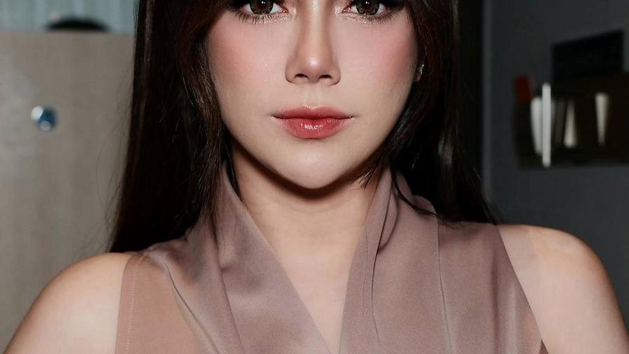 Tampil Glossy Ala Korean Makeup
