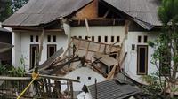 Rumah rusak akibat gempa Banten, Jumat (14/1/2022). (Foto: Dokumentasi BNPB).