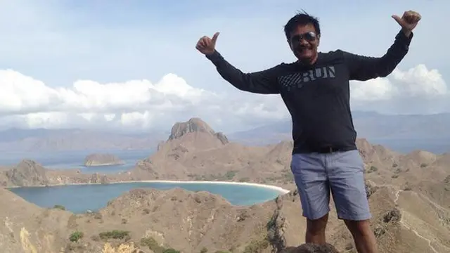 Gaya Djarot dan Keluarga Berlibur di Pulau Padar