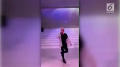 Taeyang, salah satu personel grup Bigbang ternyata sempat tampil bernyanyi dalam sebuah acara di Bali.