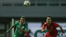 PSS langsung menggebrak pada awal paruh kedua, terutama melalui pergerakan lincah Irfan Jaya di sektor kanan. Mantan pemain Persebaya tersebut juga punya andil dalam gol penyeimbang. (Foto: Bola.com/M Iqbal Ichsan)