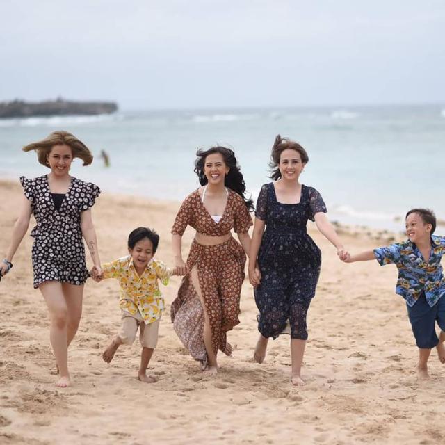 Bak Kakak Beradik, Ini 5 Potret Adhisty Zara dan Hasya Kyla Bersama Ibunda