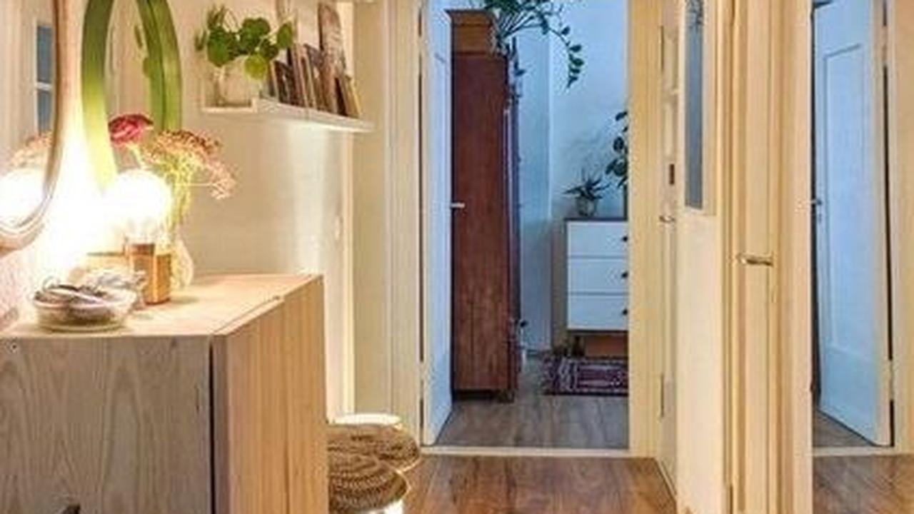 Desain Interior Rumah Jungalow dengan Lorong Simpel