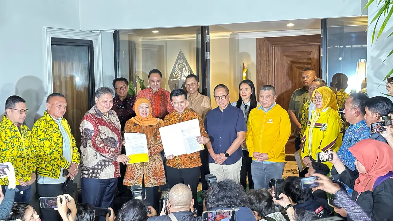 Partai Golkar resmi mengusung Khofifaf Indar Parawansa dan Emil Dardak untuk maju Pilkada Jawa Timur 2024. (Liputan6.com/Nanda Perdana Putra)