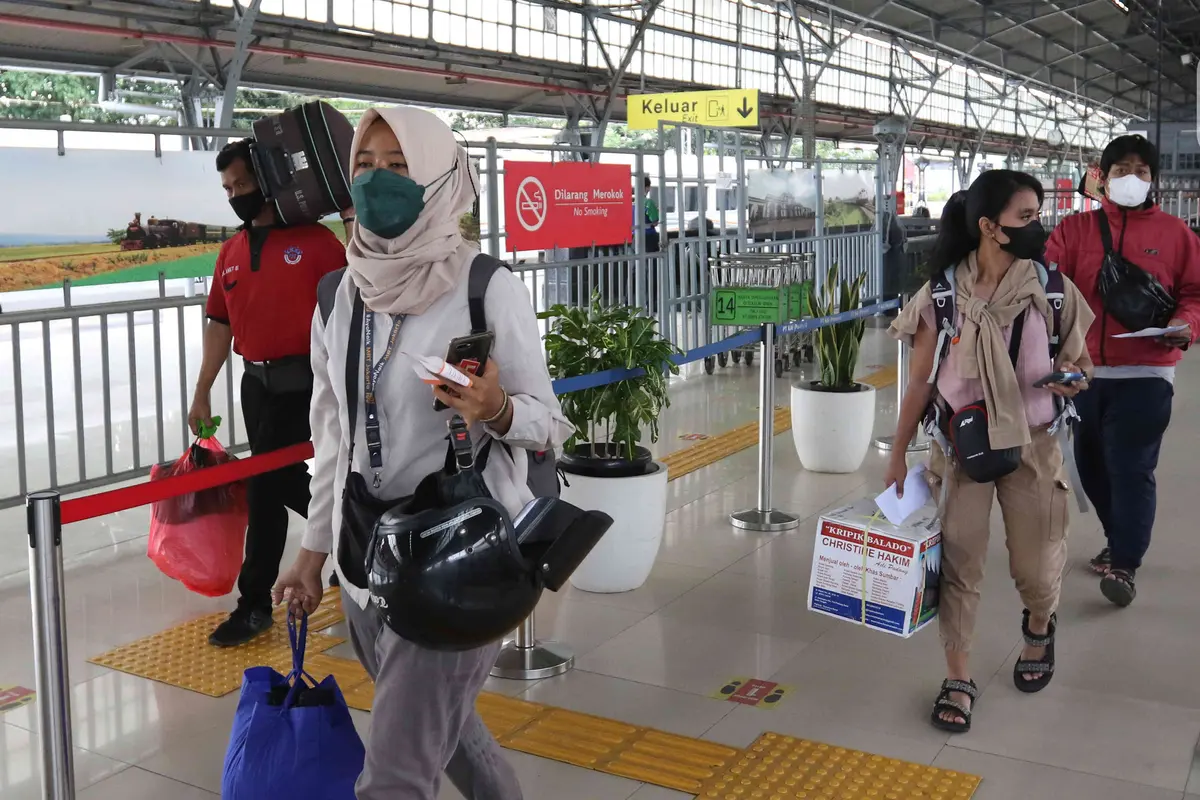 Mudik Lebih Awal di Stasiun Pasar Senen