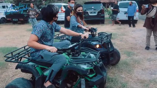 Momen Atta Halilintar dan Aurel Hermansyah Naik ATV di Jogja. (Sumber: YouTube/Aurelie Hermansyah)
