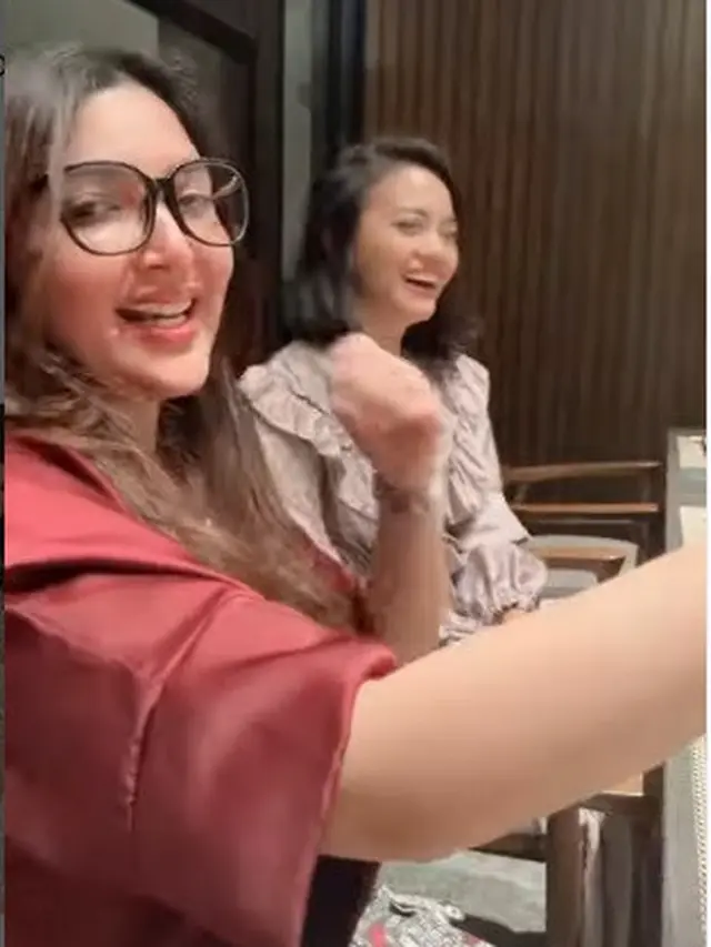 Titi Kamal, Nagita Slavina, Ayu Dewi hingga Wulan Guritno terlihat kompak dalam acara buka puasa bersama (Foto: Instagram @mrsayudewi)