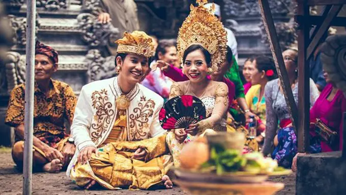 Pernikahan adat/copyright Pexels.com/Artem Bali