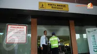 Mulai 10 Januari 2014 kesibukan karyawan PT Angkasa Pura yang berdinas di Bandara Halim Perdanakusuma akan bertambah seiring diresmikannya kembali penerbangan komersil berjadwal (Liputan6.com/Helmi Fithriansyah).
