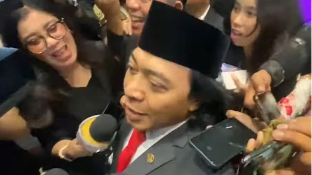 Komeng saat Pelantikan