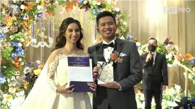 7 Momen Pemberkatan Nikah Joshua Seherman dan Clairine Clay yang Bikin Penonton Haru