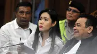 Keluarga korban Wayan Mirna Salihin bersorak saat Nuh membeberkan detik-detik rekaman CCTV aktivitas Jessica di Kafe Olivier.