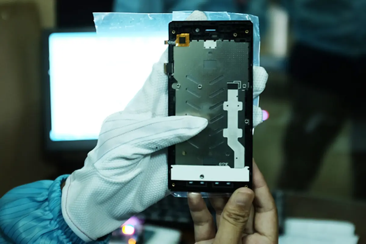 Mengintip Perakitan Smartphone 4G Buatan Indonesia