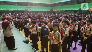 MPLS bagi siswa baru adalah kegiatan pertama yang dilakukan ketika masuk sekolah untuk pengenalan program, sarana dan prasarana sekolah, cara belajar, penanaman konsep pengenalan diri, dan pembinaan awal kultur sekolah. (Liputan6.com/Herman Zakharia)