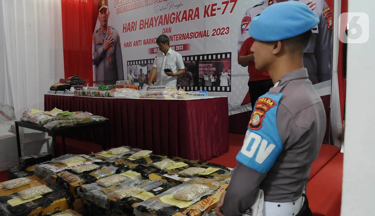 Barang bukti tersebut merupakan hasil pengungkapan dari 27 laporan polisi dengan jumlah tersangka sebanyak 30 orang. (merdeka.com/Imam Buhori)