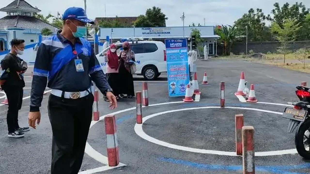 Anggota Komisi III DPR Benny K Harman akhirnya mengusulkan, tidak ada perpanjangan SIM