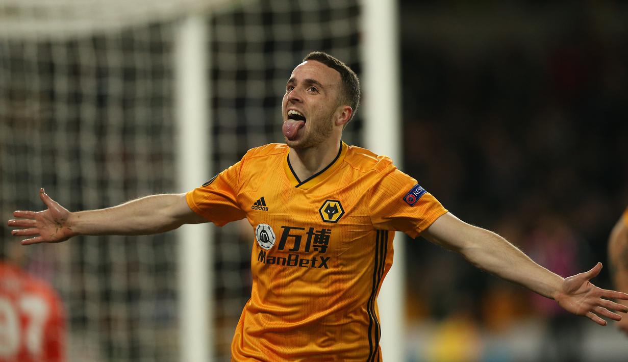 5. Diogo Jota (6 gol) : Andai Wolverhampton Wanderers tidak kalah di perempat final, Diogo Jota bisa saja menjadi pesaing Bruno Fernandes dalam peraihan top skor di Liga Europa musim ini. Penyerang asal Portugal ini menyumbangkan 6 gol untuk Wolves di Liga Europa. (AFP/Paul Harding)