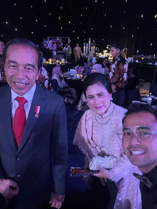 Meriah! 6 Potret Gaya Presiden Jokowi dan Ibu Negara Iriana Hadiri Resepsi Pernikahan Rizky Febian dan Mahalini