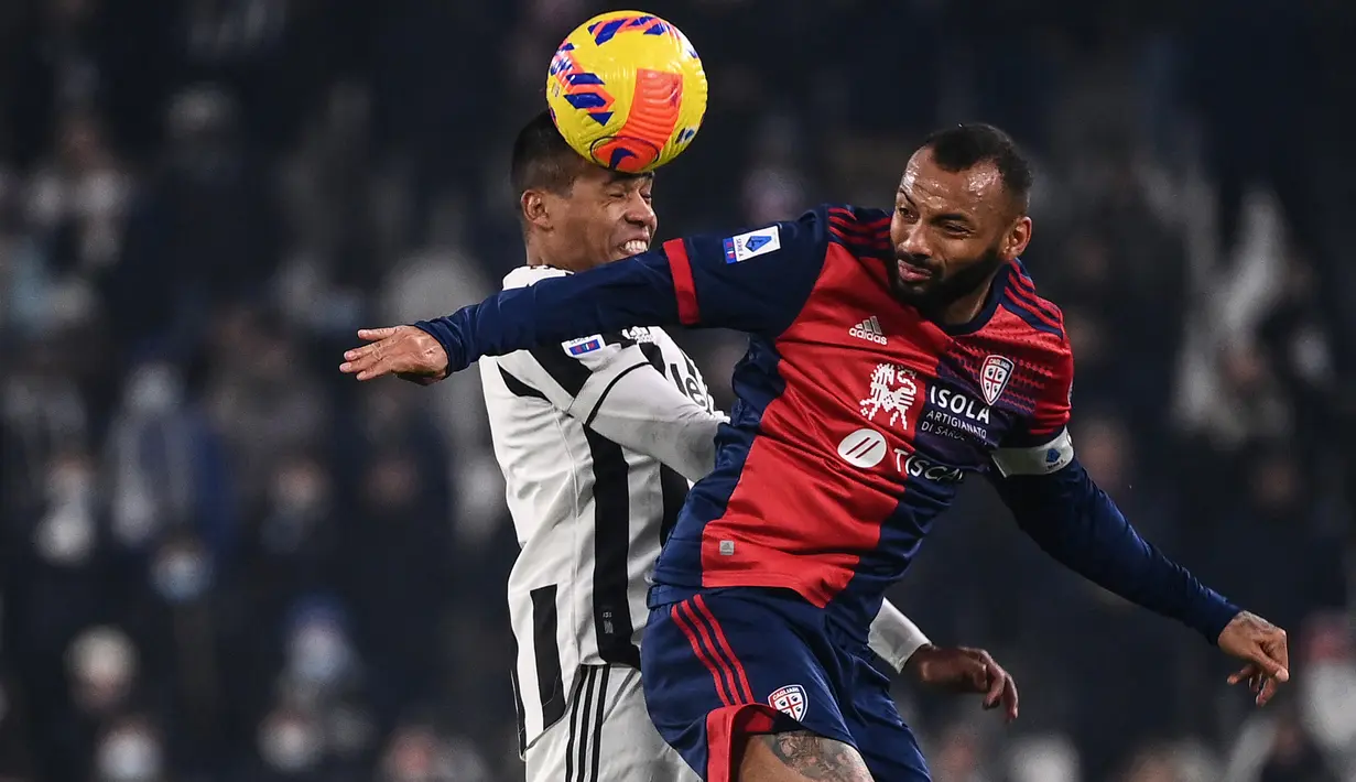 Joao Pedro. Gelandang serang Cagliari asal Brasil berusia 29 tahun yang kini memasuki musim kedelapannya bersama Gli Isolani telah mencetak 9 gol hingga akhir tahun di Liga Italia. Sayang, ia masih belum mampu membawa Cagliari beranjak dari zona degradasi. (AFP/Marco Bertorello)