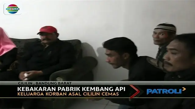 Keluarga korban ledakan pabrik petasan Tangerang dari Cililitan, Bandung, merasa cemas dengan kondisi keluarga mereka yang belum pasti.