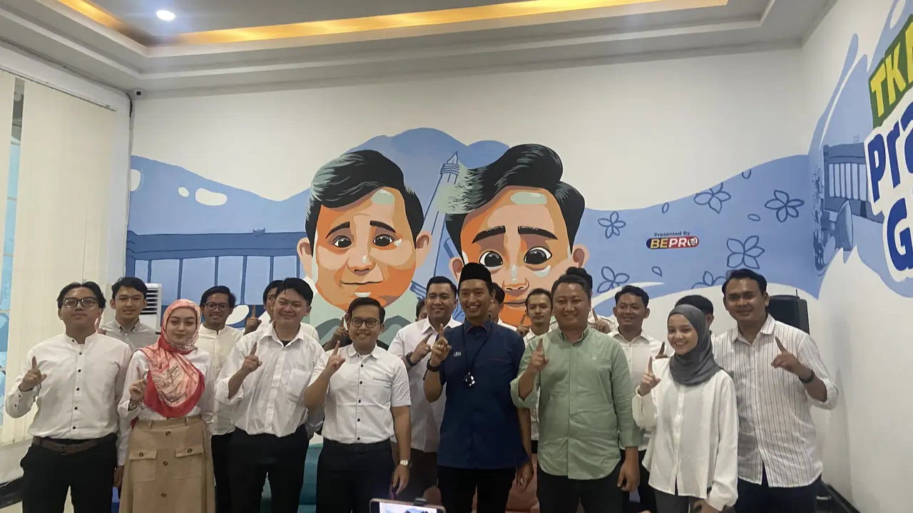 Direktur Eksekutif RK Ecosystem, Darul Husaini, saat jumpa pers di Markas Pusat TKN Fanta Jakarta, Rabu (25/9/2024). (Liputan6.com/Muhammad Radityo Priyasmoro)