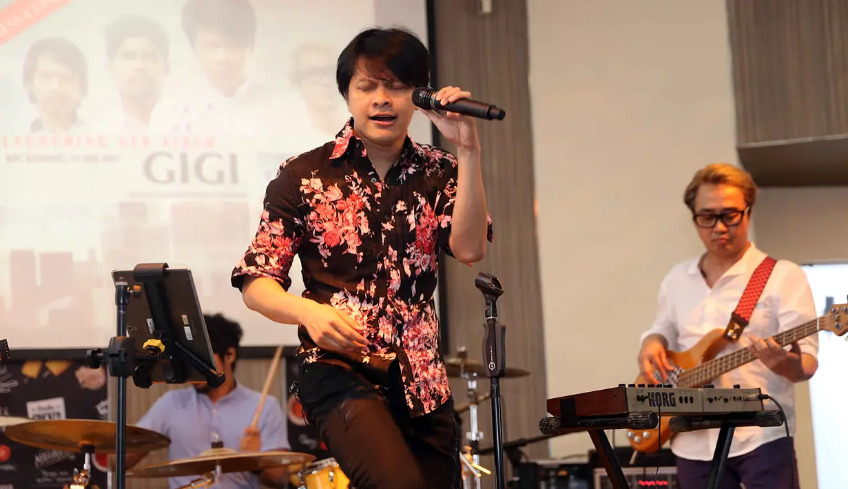 Delapan single di aransemen ulang. Diantaranya, Sifat 20, Beribadah Yok, Gerbang Cintamu, Munafik, Distorsi Manusia, Gerbang Rahmat-Mu, Persahabatan dan Cinta, serta Setia Bersama Menyayangi dan Mencintai. (Nurwahyunan/Bintang.com)