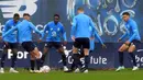 Para pemain FC Porto ambil bagian dalam sesi latihan jelang menghadapi AC Milan pada pertandingan Grup B Liga Champions di FC Porto's Olival, Vila Nova de Gaia, Portugal, 2 November 2021. Porto akan melawan AC Milan pada 4 November 2021. (FERNANDO VELUDO/AFP)