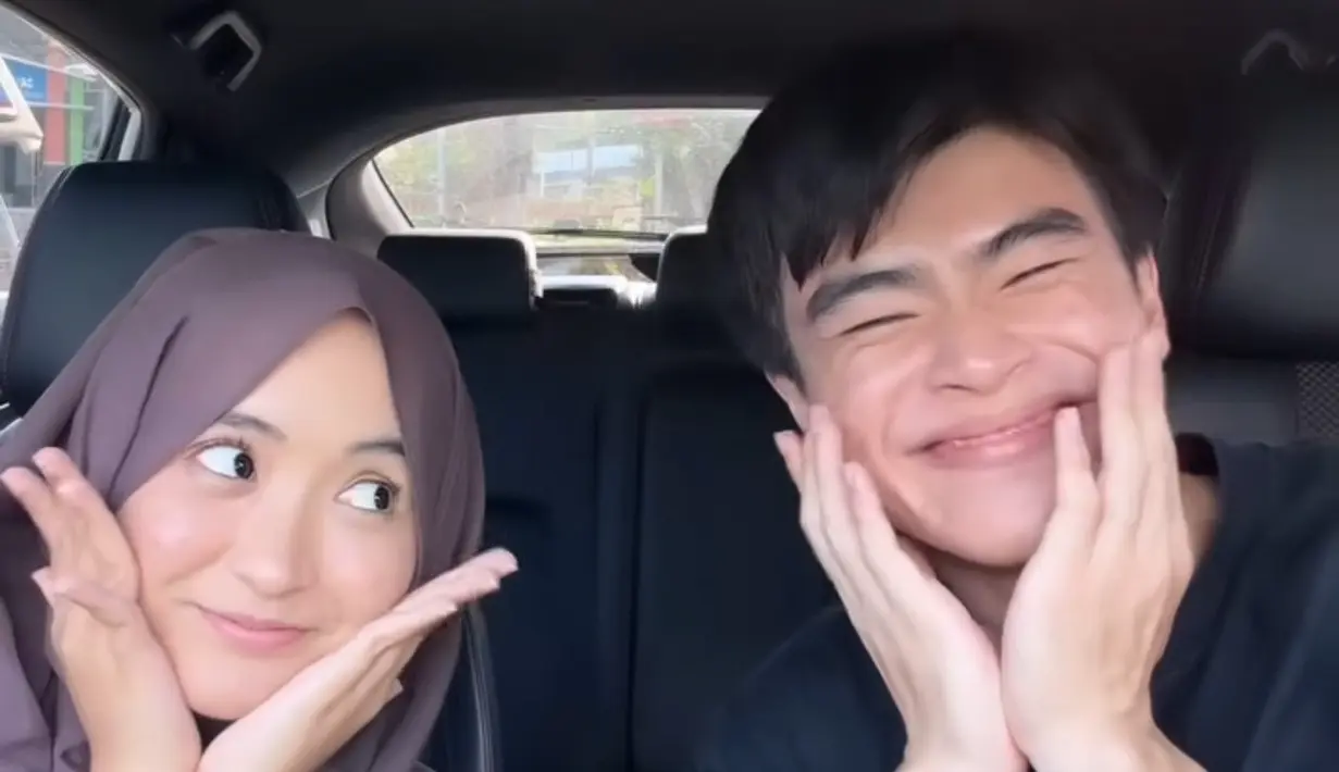 Lewat laman Instagram pribadi mereka, pemain film “Cek Toko Sebelah” ini sering satu mobil dengan Steven Wongso. (Liputan6.com/IG/@arafahrianti)