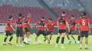 Pemain Persija Jakarta menggelar sesi latihan jelang menghadapi Persebaya Surabaya pada laga pekan ke-28 BRI Liga 1 2024-2025 di Stadion Utama Gelora Bung Karno, Jakarta, Jumat, (11/4/2025). (Bola.com/M Iqbal Ichsan)