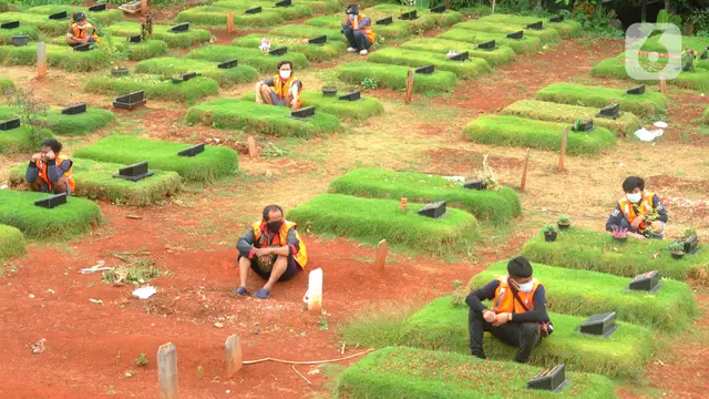 17 Pelanggar PSBB di Tangsel Diberi Hukuman Berdoa di Makam Korban COVID-19
