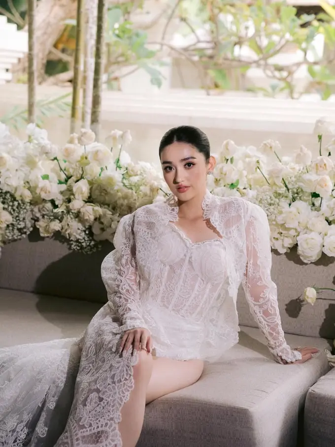 Berani dan Memikat, Ranty Maria Tampil dalam Lace Bridal Robe Jelang Menikah dengan Rayn Wijaya