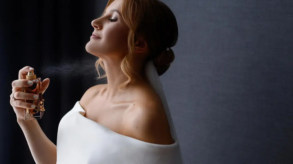 Bukan parfumnya yang salah, bisa jadi cara kamu menyimpannya yang kurang tepat! Yuk, temukan 6 cara mudah menyimpan parfum agar wanginya tahan lama dan tetap maksimal setiap saat. (Foto dok: Freepik/freepic.diller).