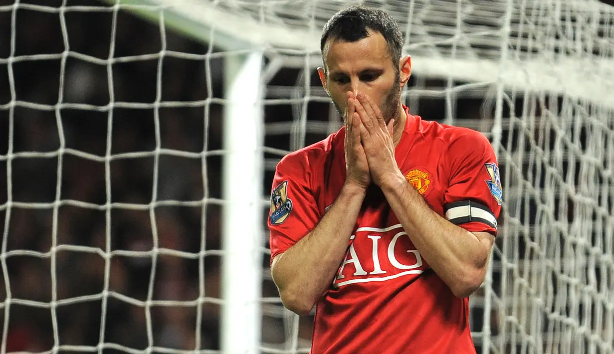 Awal bergabung dengan akademi Manchester United Giggs pernah menjadi tukang pompa bola dan pemungut bola untuk pemain senior saat latihan berlangsung. (AFP/Andrew Yates)