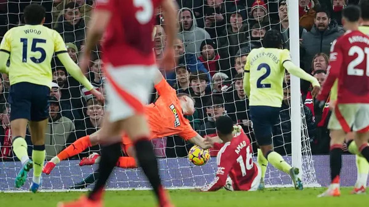 Foto: Amad Diallo Sang Pahlawan, Cetak Hat-trick Bawa MU Comeback Sensasional atas Southampton di Liga Inggris