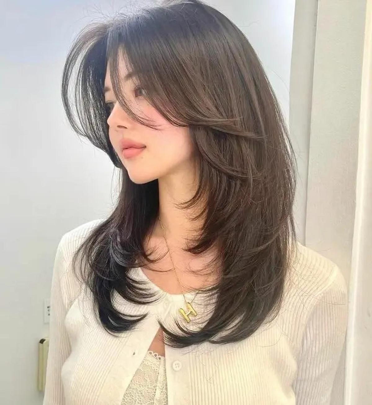 Model Rambut Wanita untuk Wajah Oval, Bikin Pede Maksimal
