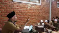 Cerita di Balik Pesantren, Tatkala Guru jadi Orang Tua Kedua